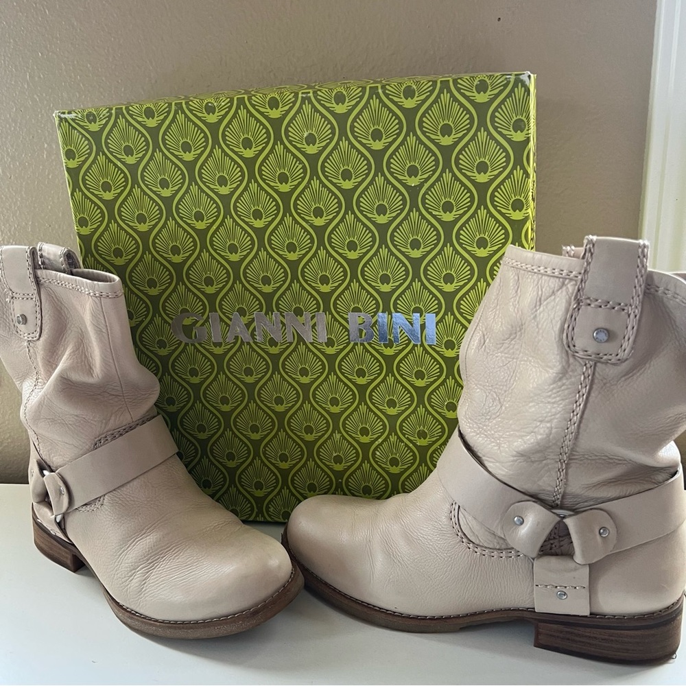 Gianni Bini Beige Leather Boots